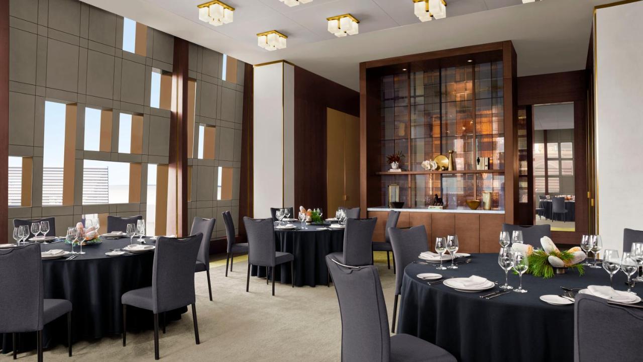 The Ritz-carlton, Hotel