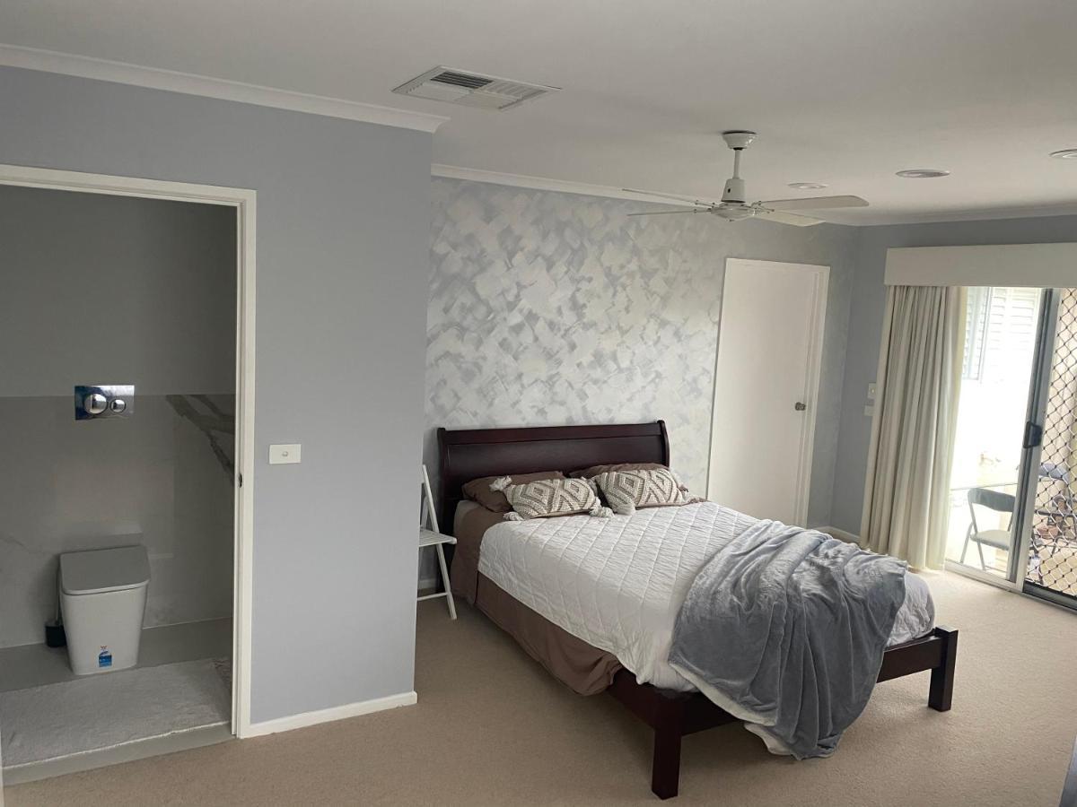 Guest Ensuite 7 Minutes From Airport Guest house *
