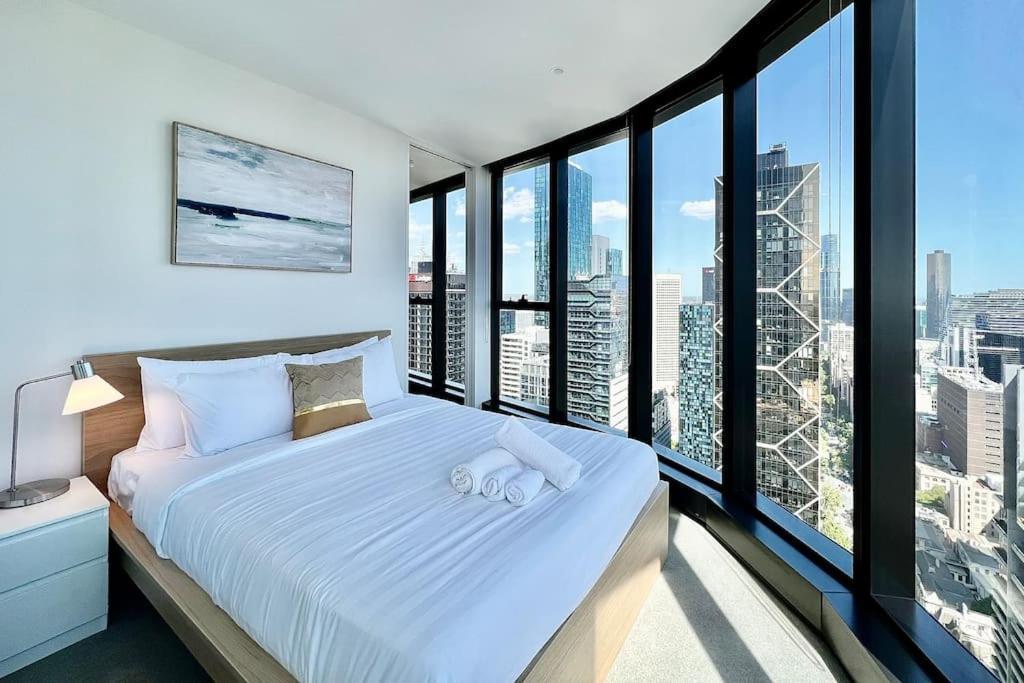 Highrise Location 2baths *