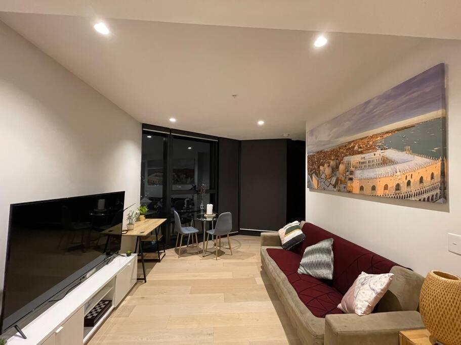 Experience Luxury At Southbank's Newest W/ View Melbourne
