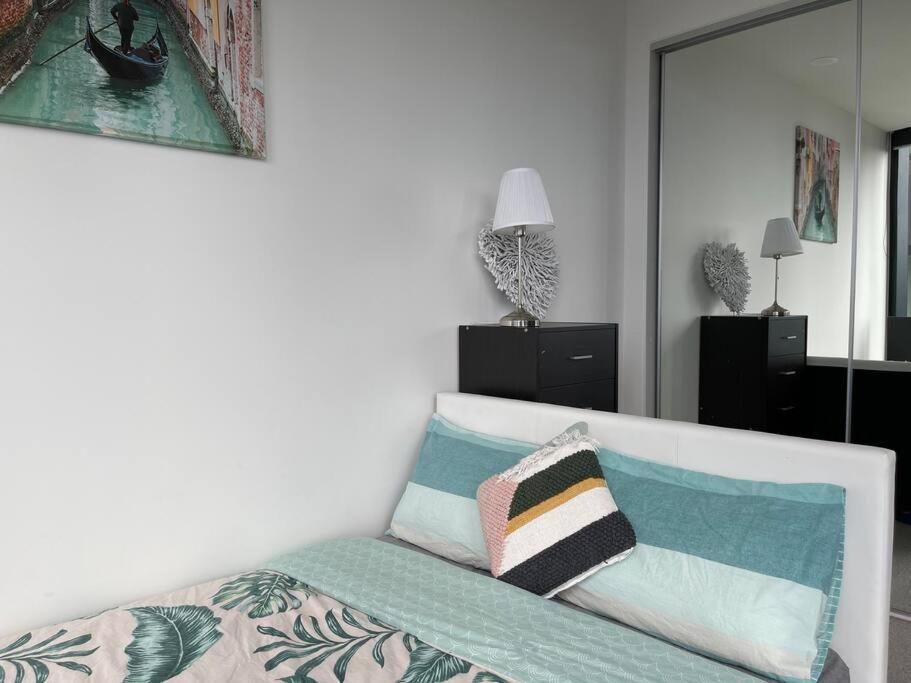 Experience Luxury At Southbank's Newest W/ View Apartment Melbourne