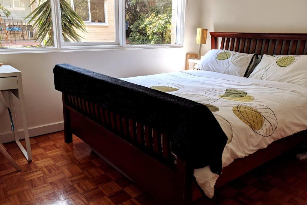 Elwood Apartment *