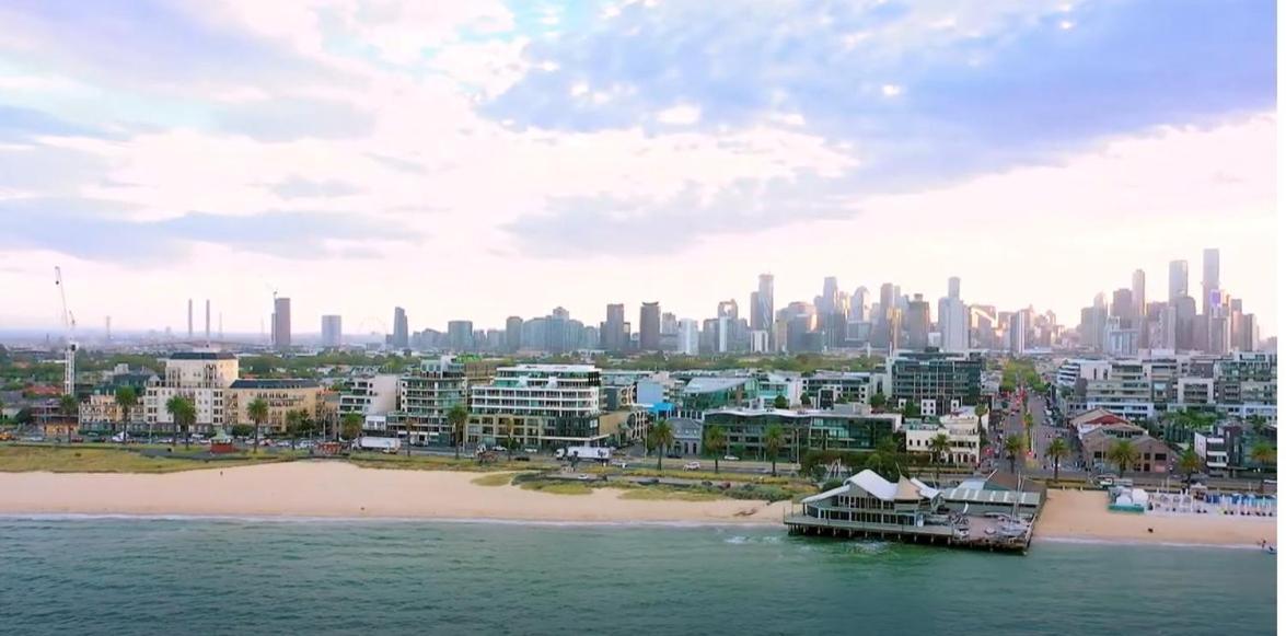 Beautiful Bay Views Huge 3-bedroom Office, Pool, Gym, 2 Car Spaces And So Much * Melbourne