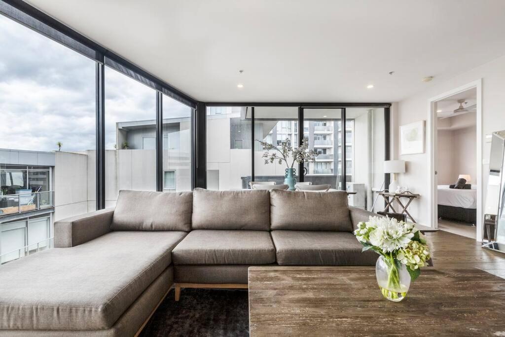 Amazing Luxury & So Close To The Cbd - 01756 * Melbourne