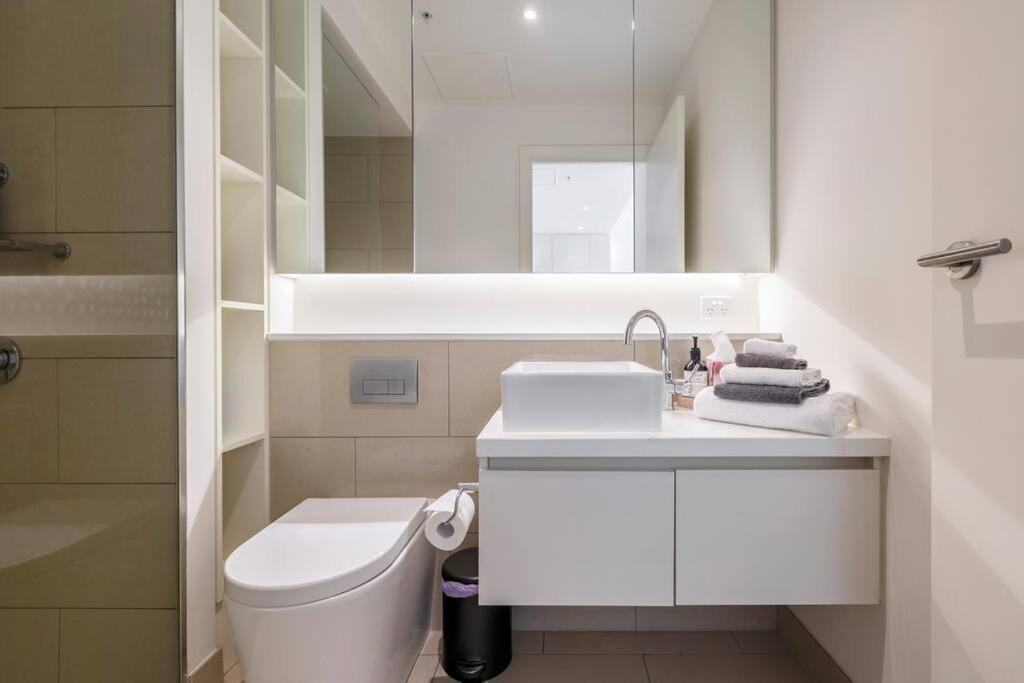 Lovely 1 Bedroom With Free Parking On Premises - 00209 * Melbourne
