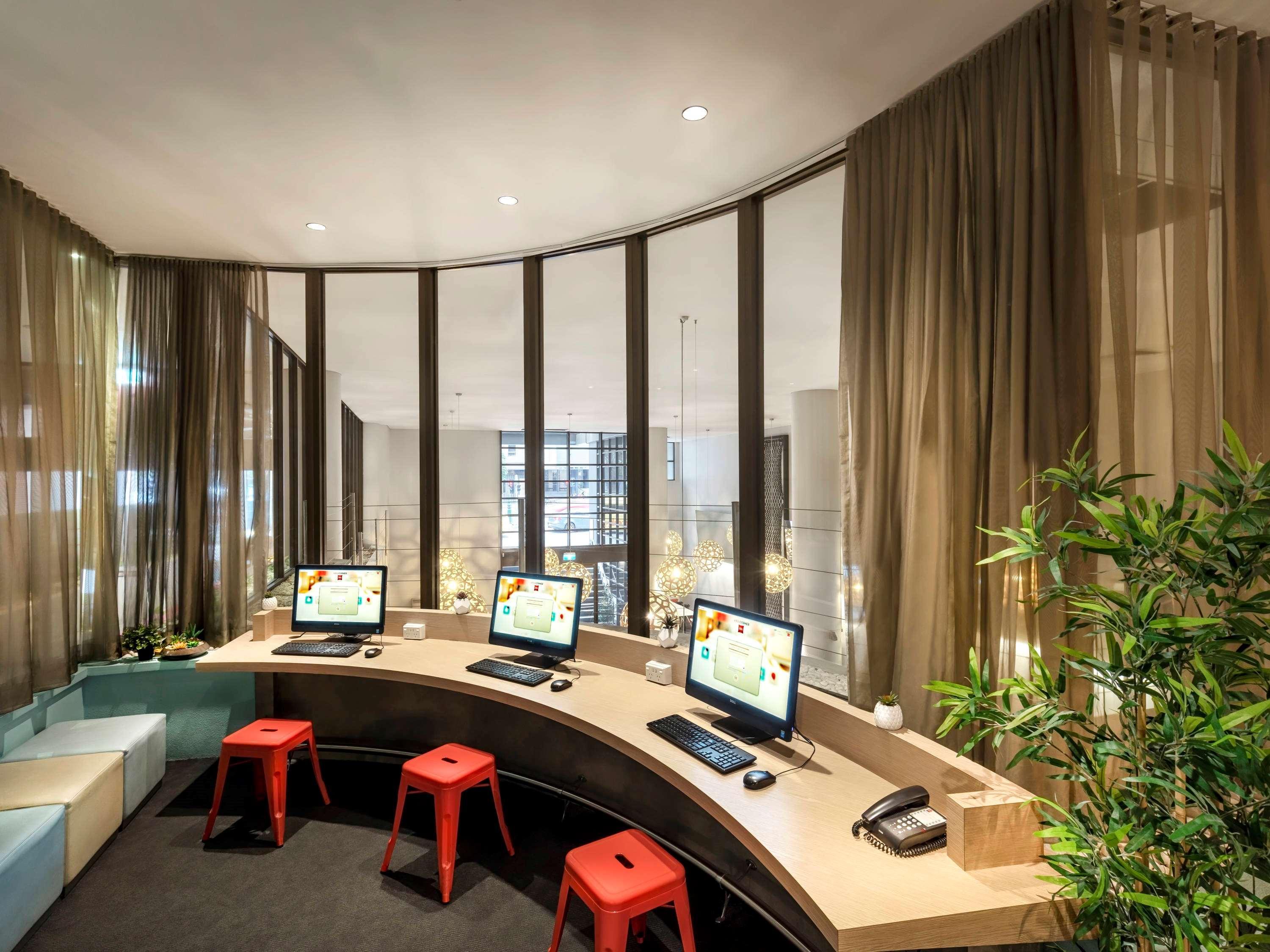 Aparthotel Ibis And Melbourne