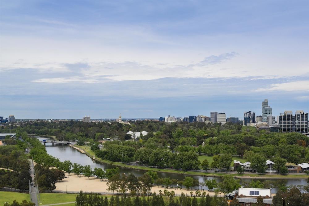 Aparthotel Adina Flinders Street 4*