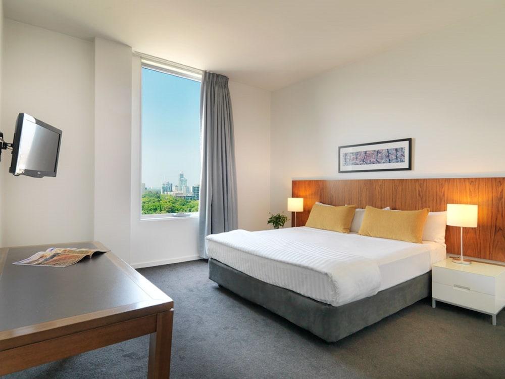 Adina Flinders Street Aparthotel