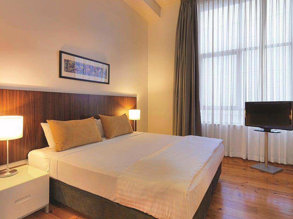 Adina Flinders Street 4*