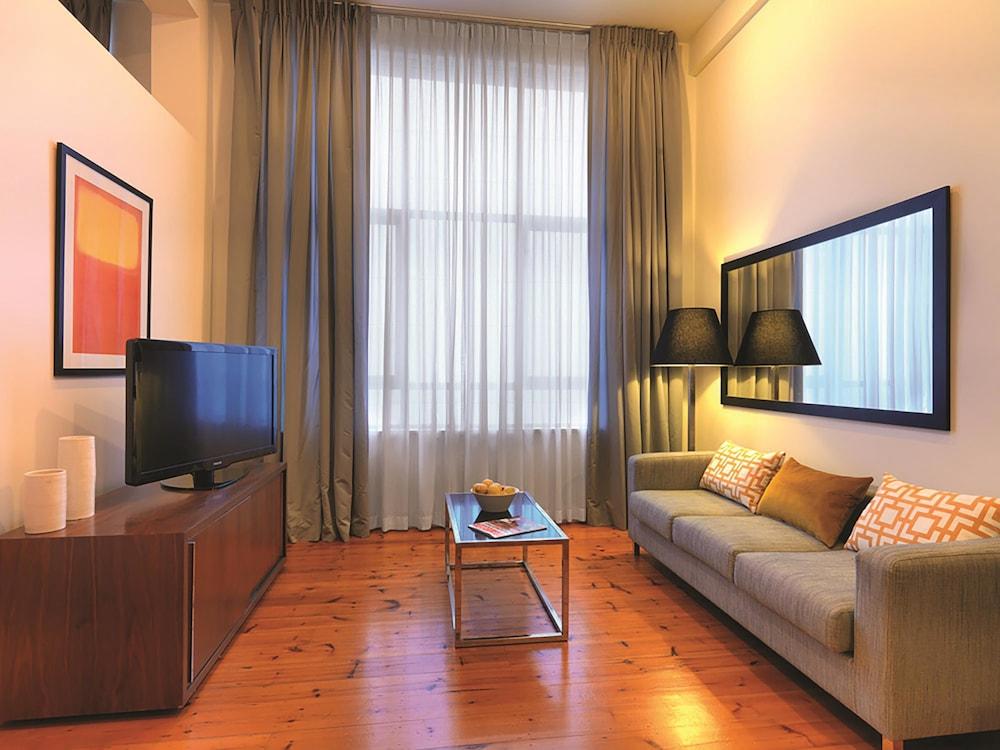 Adina Flinders Street Aparthotel 4*