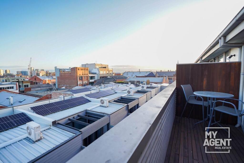 Tri-level Townhouse In Prime North Casa de férias Melbourne