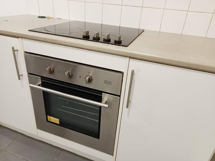 Villa *promo* 2-bedroom Next To Train Station!