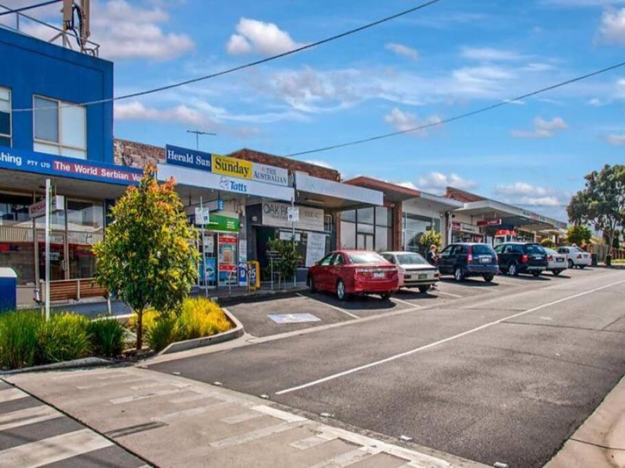 *promo* 2-bedroom Next To Train Station! *