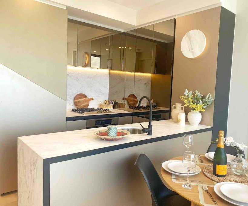 Apartment 31st Floor! Amazing Sea View 2b2b@southern Cross *