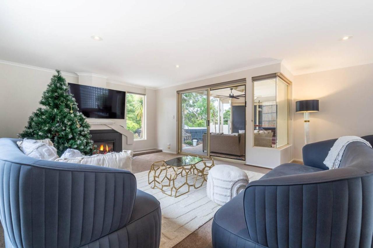 'the Moondah Manor' A Poolside Family Retreat Holiday home *