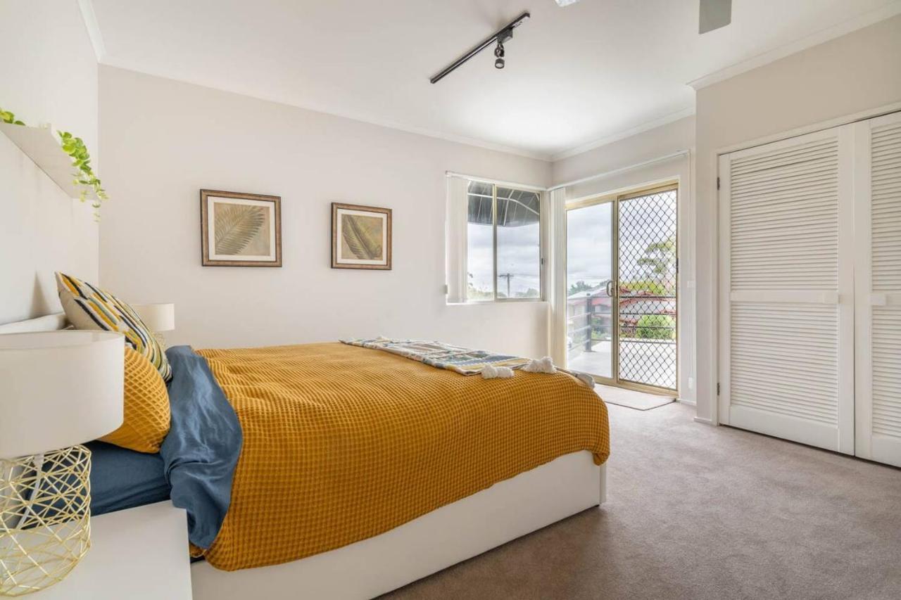 Holiday home 'the Moondah Manor' A Poolside Family Retreat