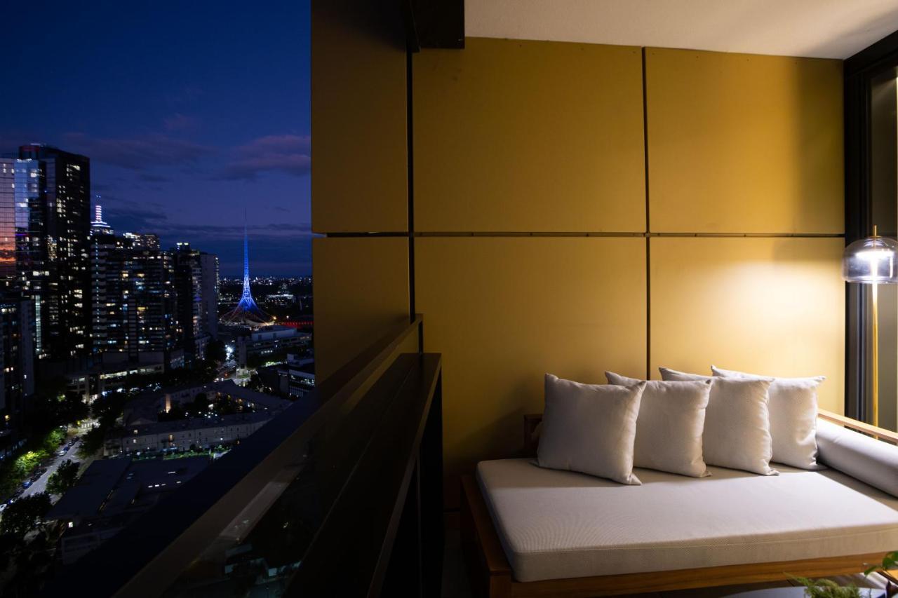 The Cosmopolitan Crown With Parking & Vip Amenities