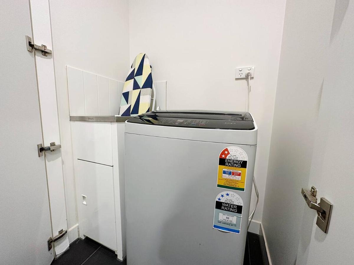 Urban Cityscapes 2br Apt On Bourke