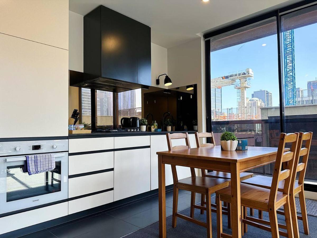 Urban Cityscapes 2br Apt On Bourke Apartment *