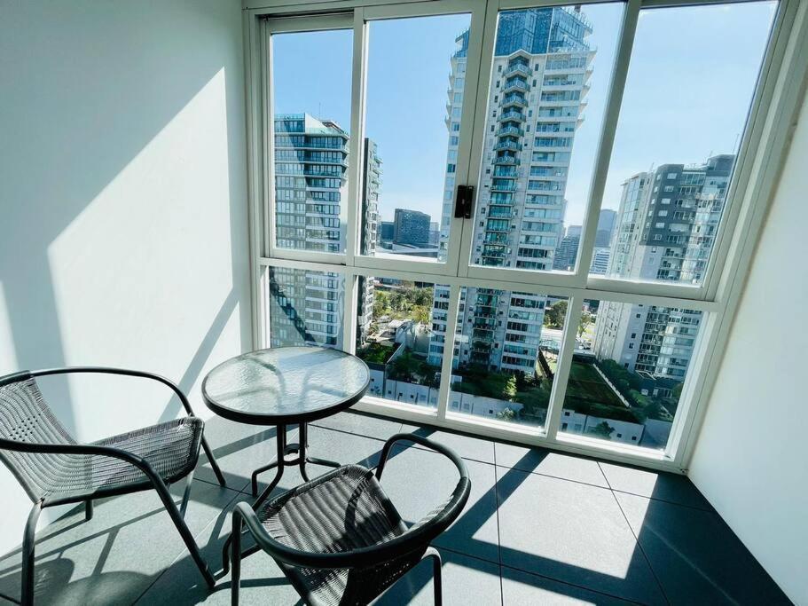 Apartment Urban Chic Retreat Near Crown W/ Free Parking