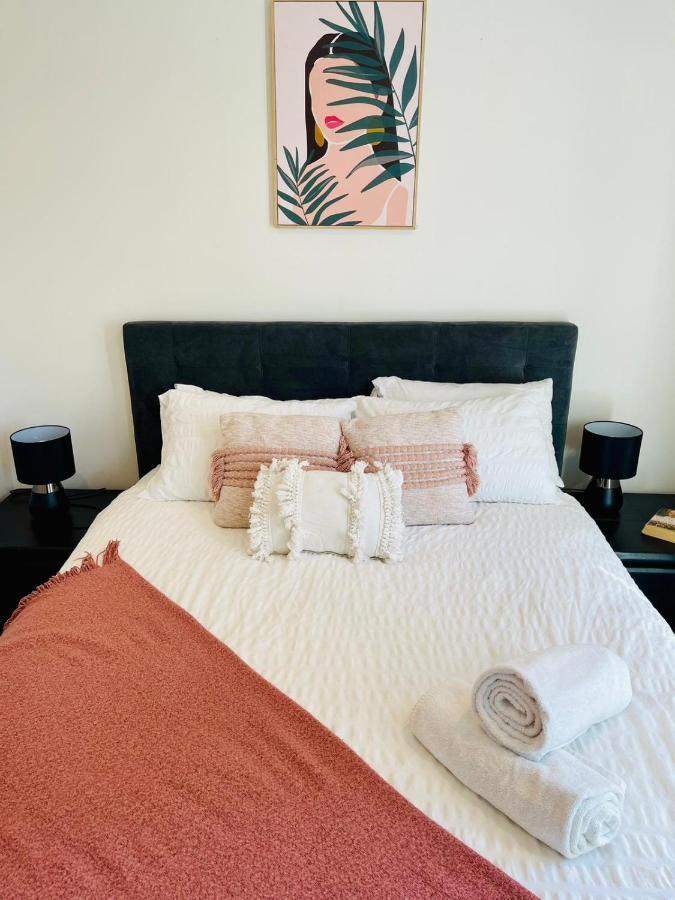 Urban Chic Retreat Near Crown W/ Free Parking Apartment *