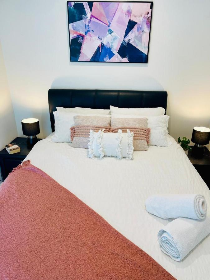 Apartment Urban Chic Retreat Near Crown W/ Free Parking