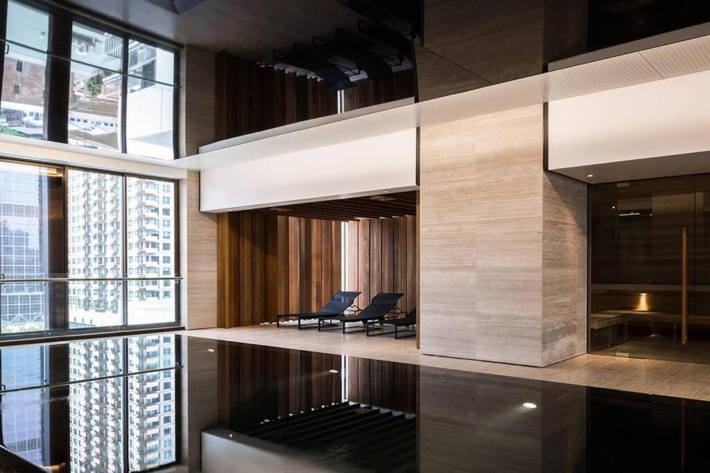 Luxurious 2 Bed With Captivating View Apartamento