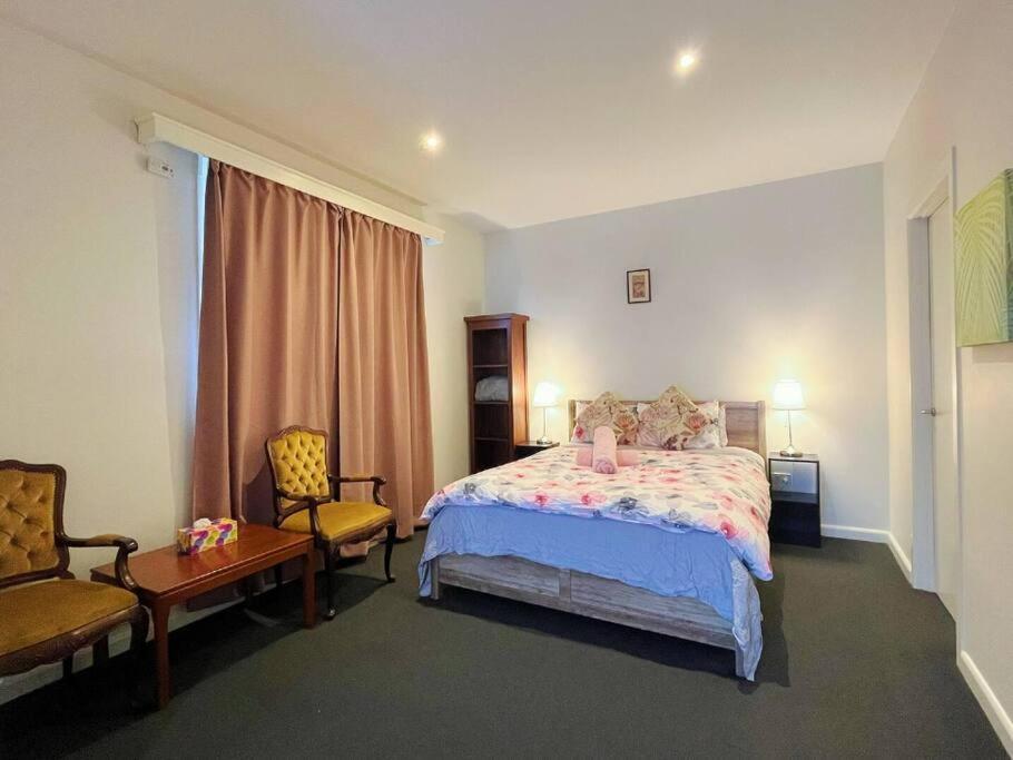 Holiday home Glamorous 2bdr With Hot Tube In Southmel
