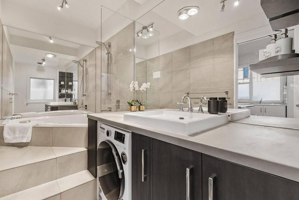 Glamorous 2bdr With Hot Tube In Southmel