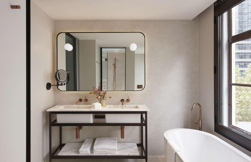 Hilton Little Queen Street 5* Melbourne