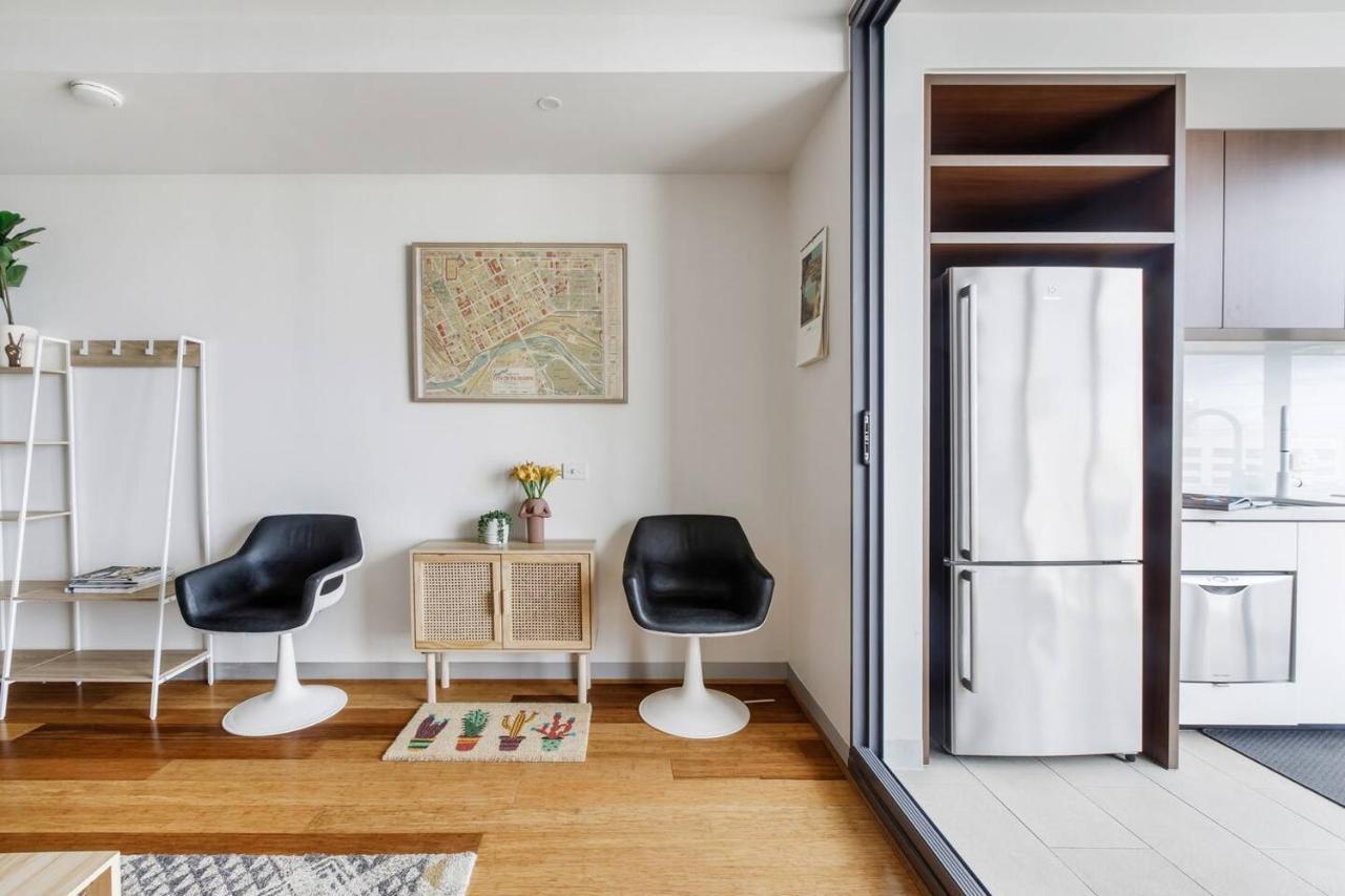 Apartment On The Banks Of The Yarra - Of Living *