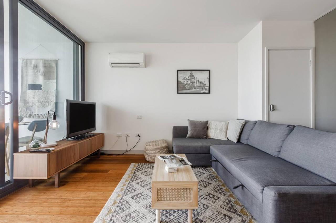 Apartment On The Banks Of The Yarra - Of Living
