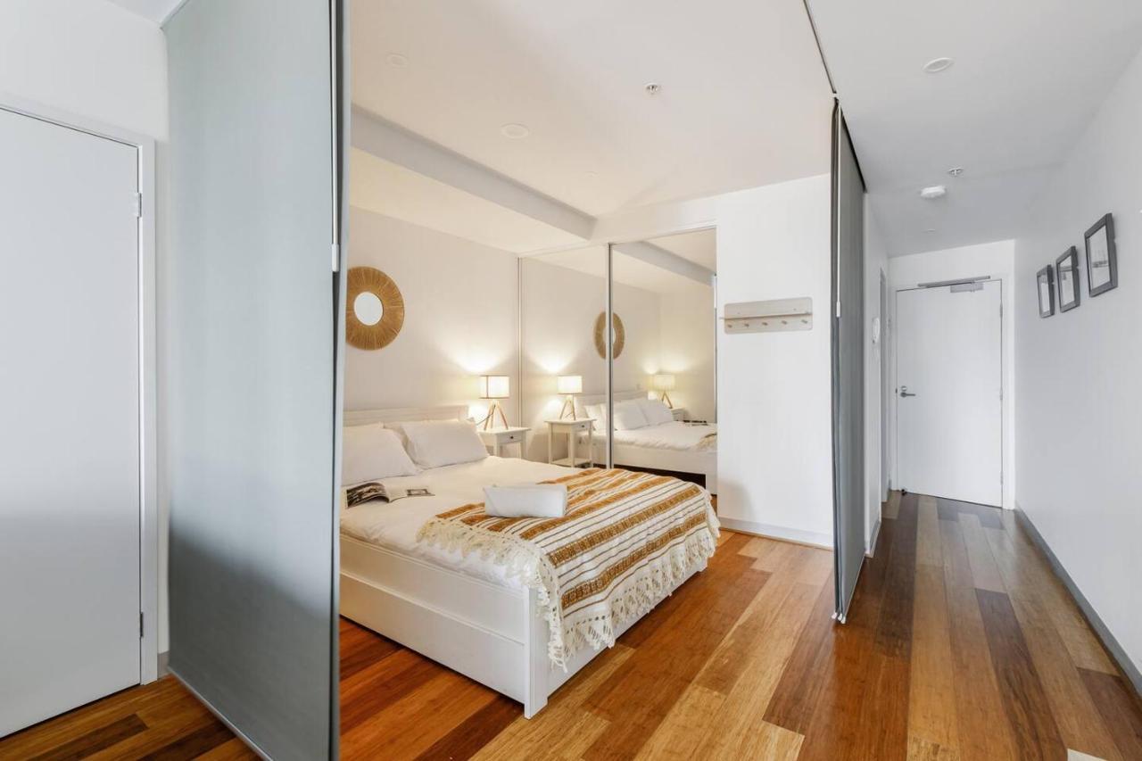 Apartment On The Banks Of The Yarra - Of Living