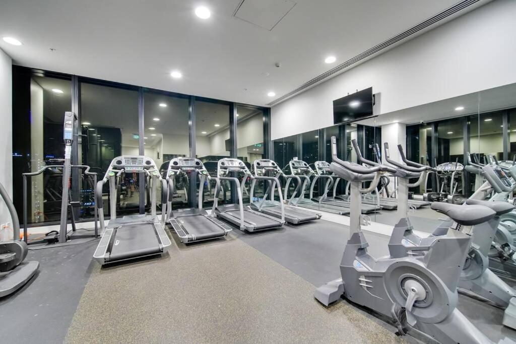 Convenient 2 Bedroom W Free Parking Apartment