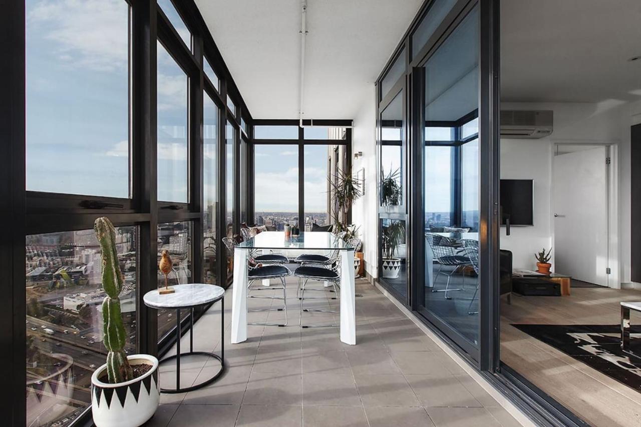 Scenic Penthouse Living In The Heart Of