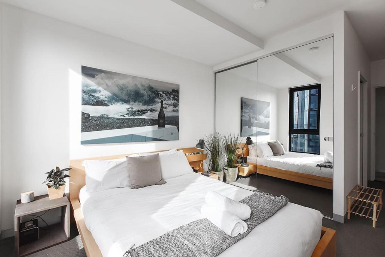 Scenic Penthouse Living In The Heart Of * Melbourne