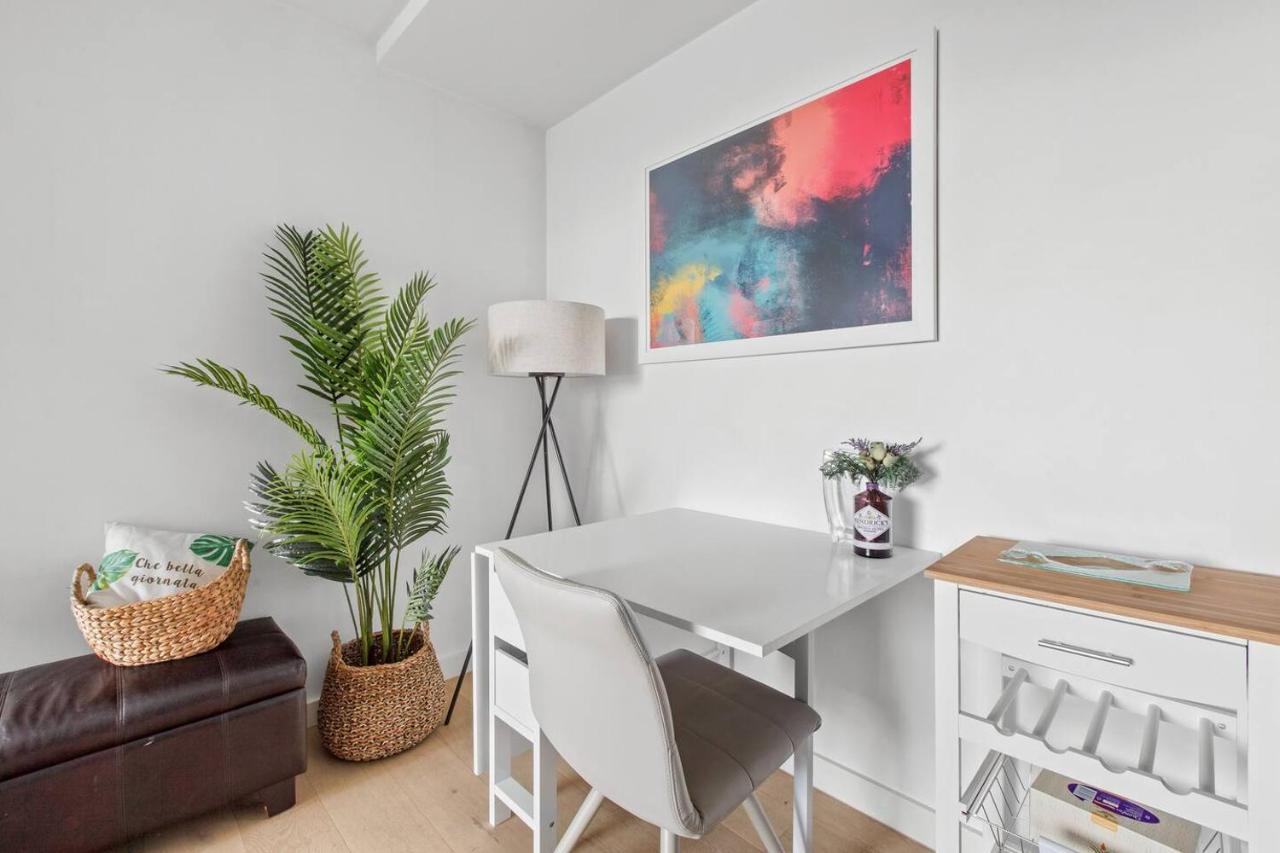 Heart Of Richmond Hideaway With Spacious Balcony *