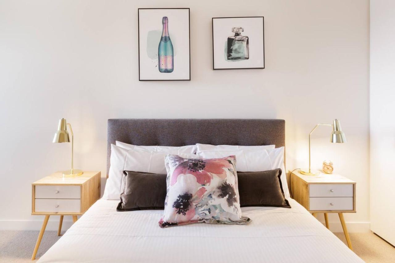 Chasing Skylines - Chic & Contemporary Living * Melbourne