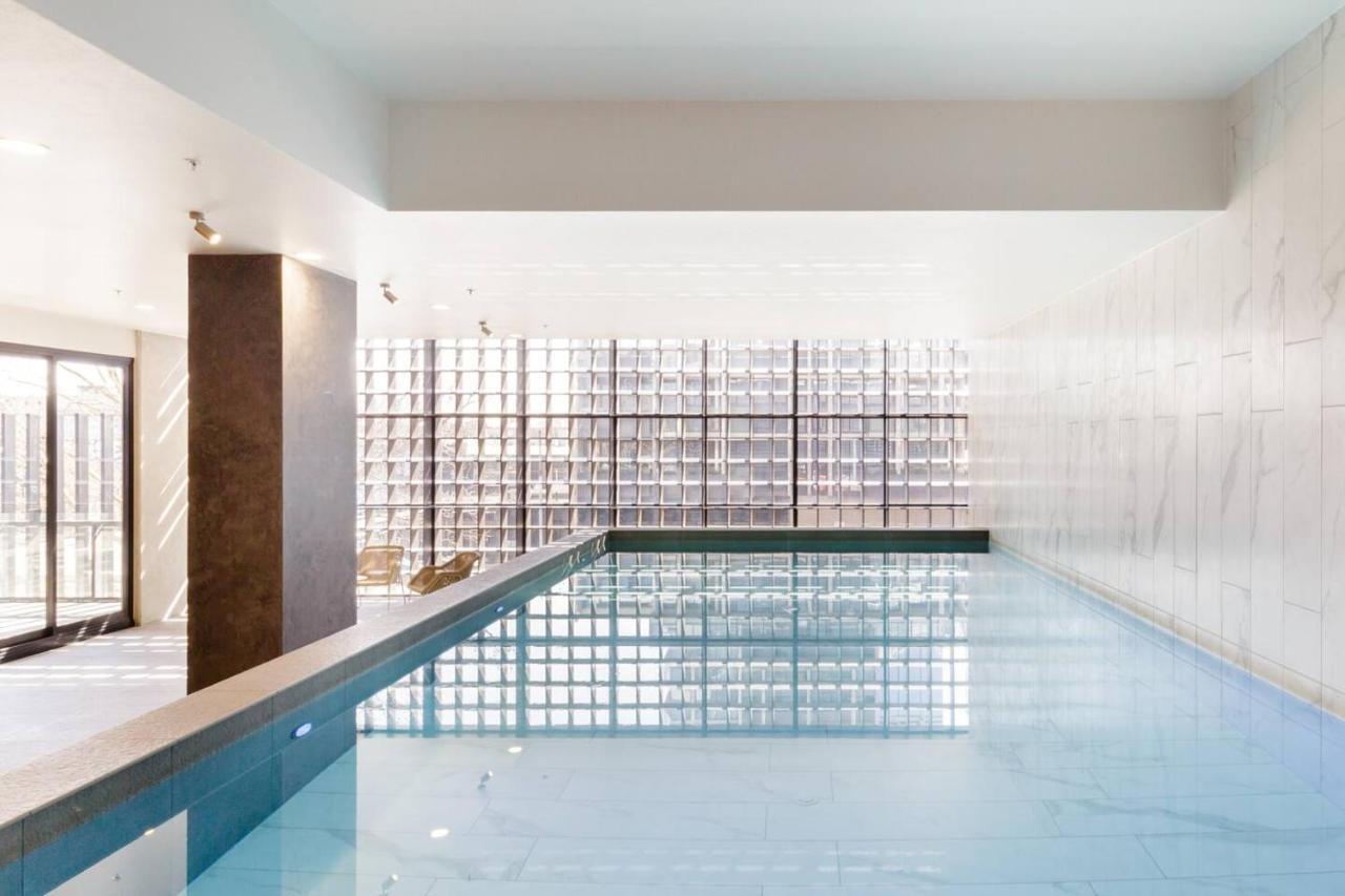 Chasing Skylines - Chic & Contemporary Living Apartment *