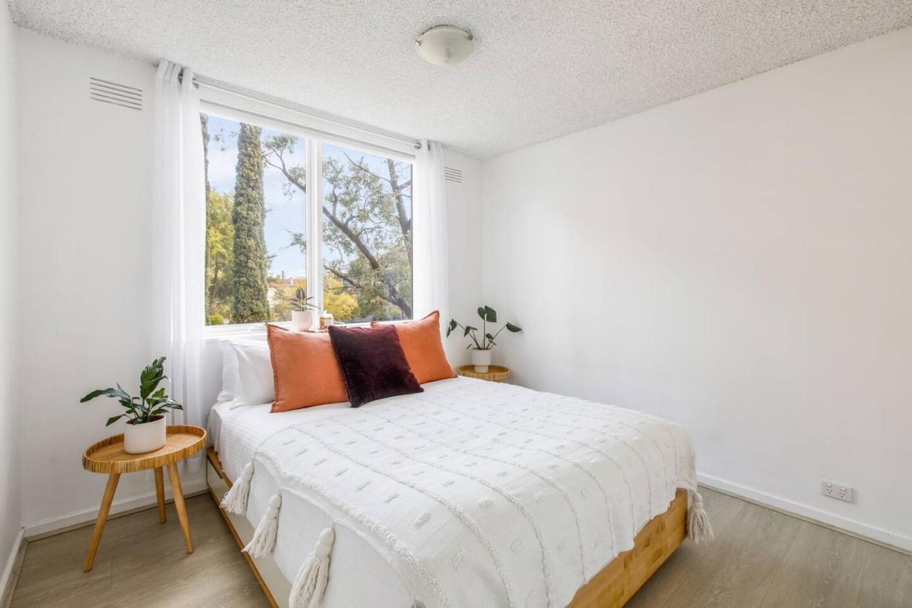 Dalgety Downtown - A Sunny St Kilda Hideaway
