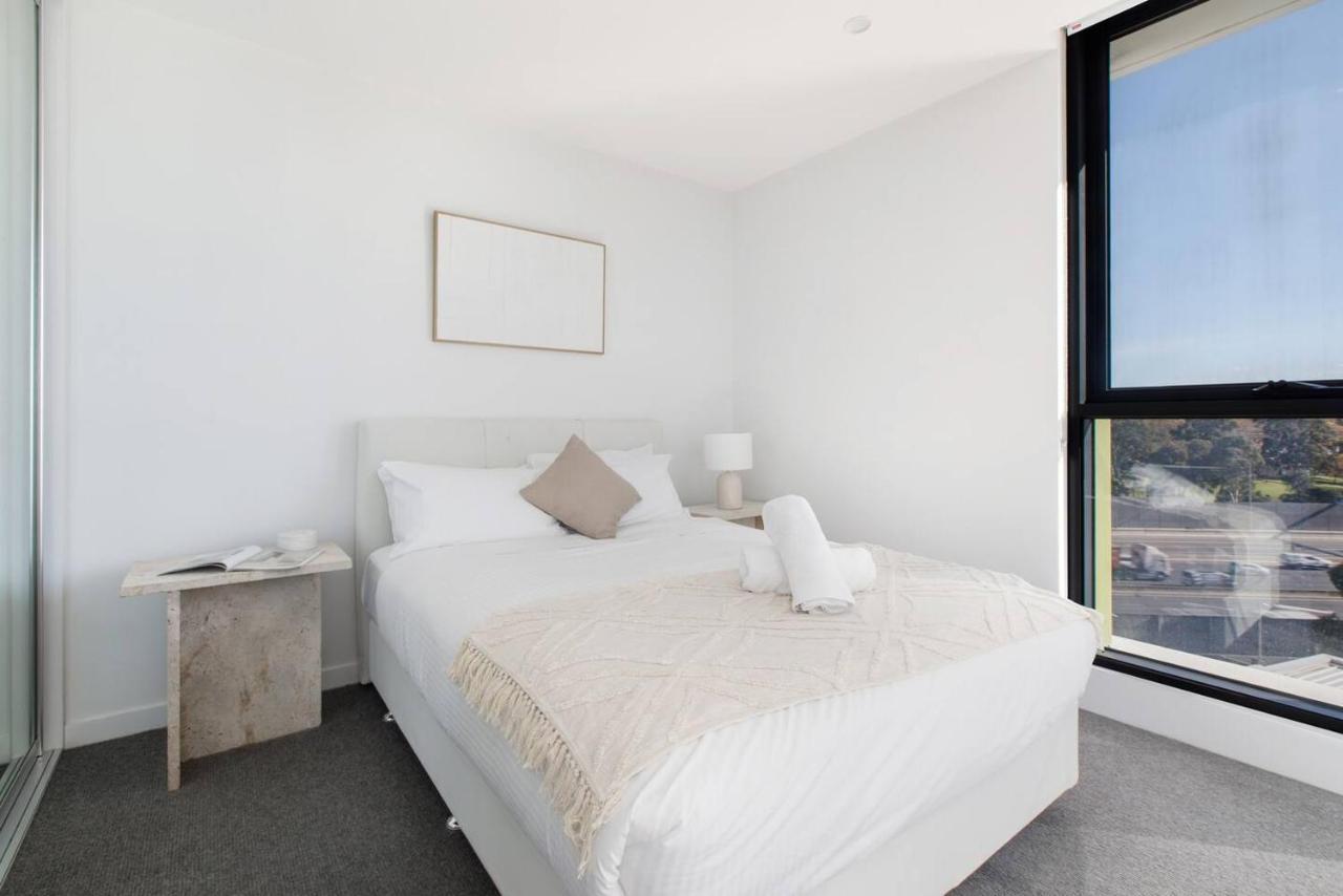 Perched On Parkville - A Minimalist Retreat With Pool Apartment