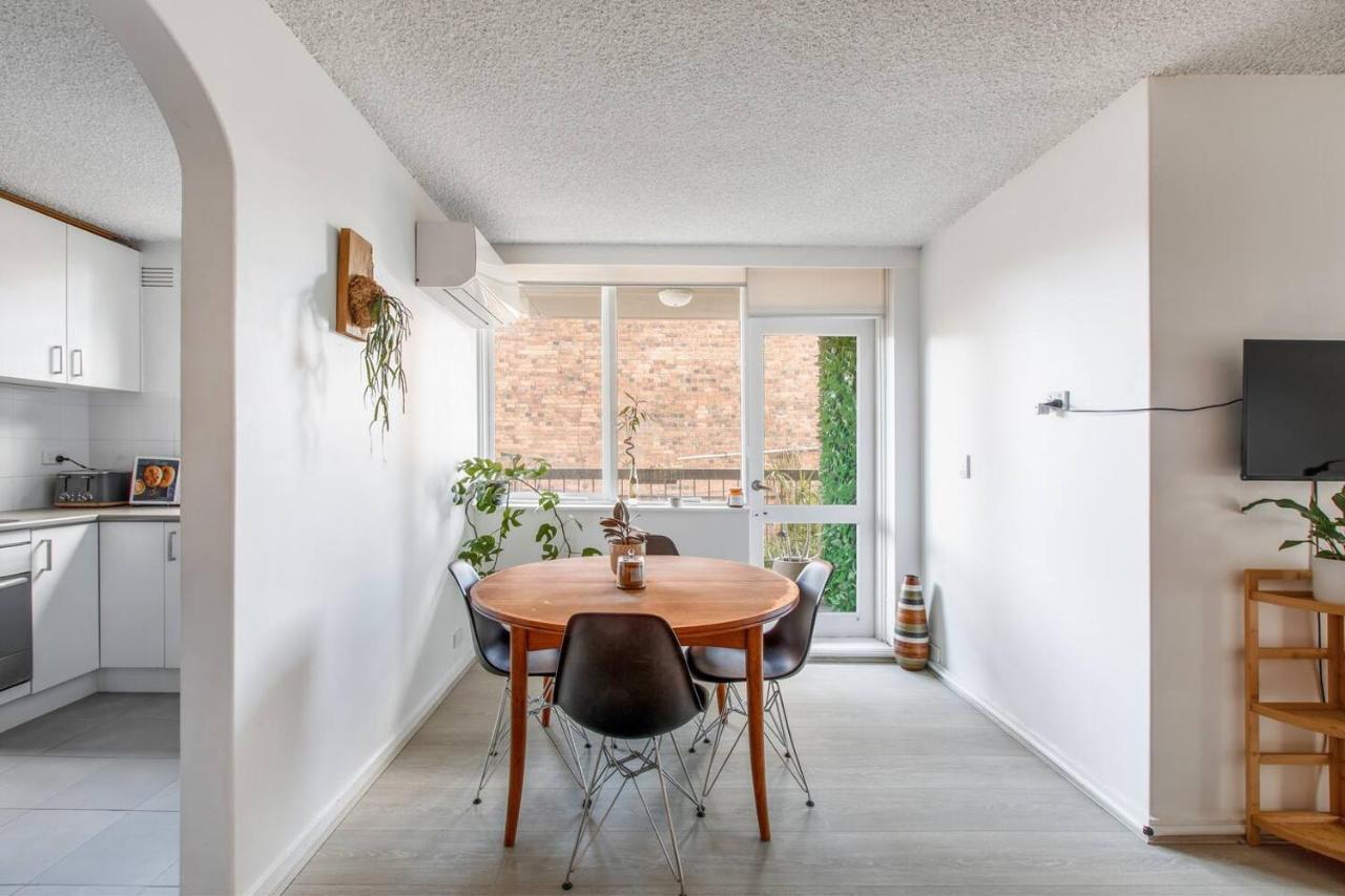 Apartment Dalgety Downtown - A Sunny St Kilda Hideaway