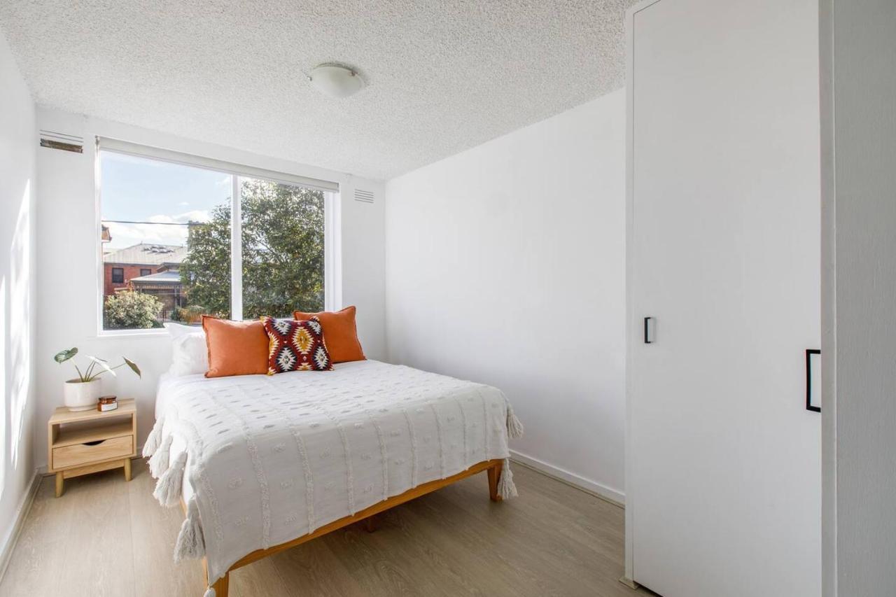 Apartment Dalgety Downtown - A Sunny St Kilda Hideaway *