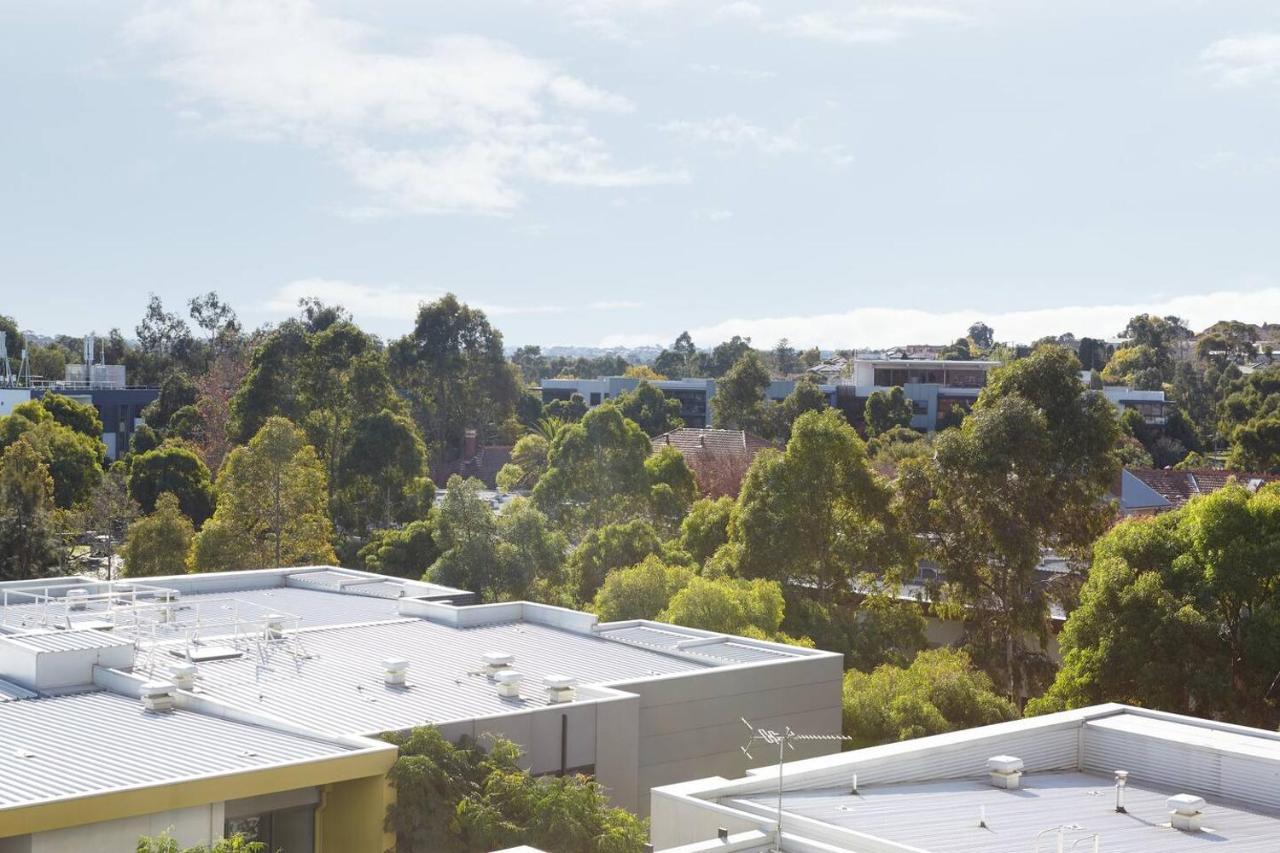 Apartment Perched On Parkville - A Minimalist Retreat With Pool Melbourne
