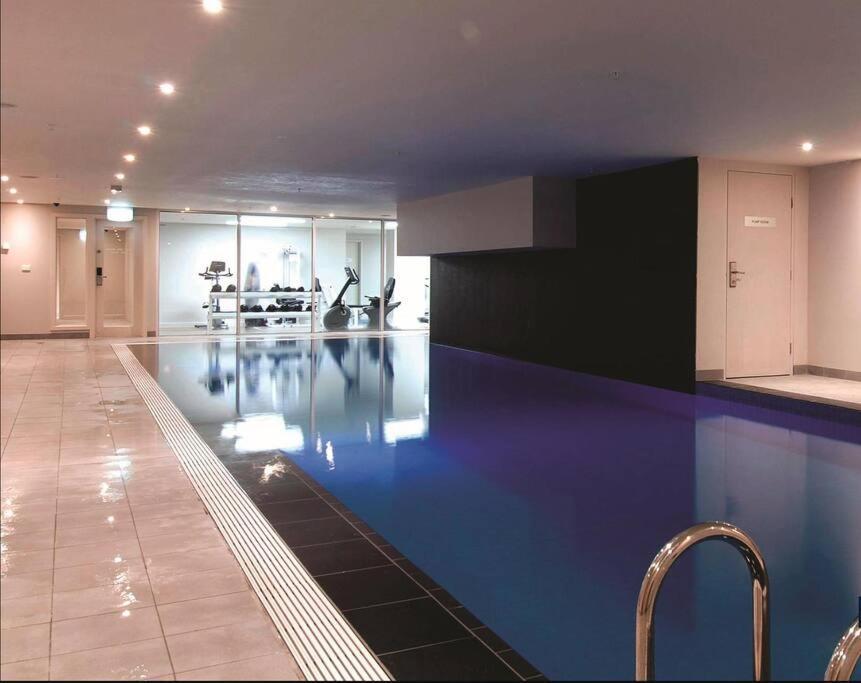 Luxury Penthouse In Prime Location Apartment *