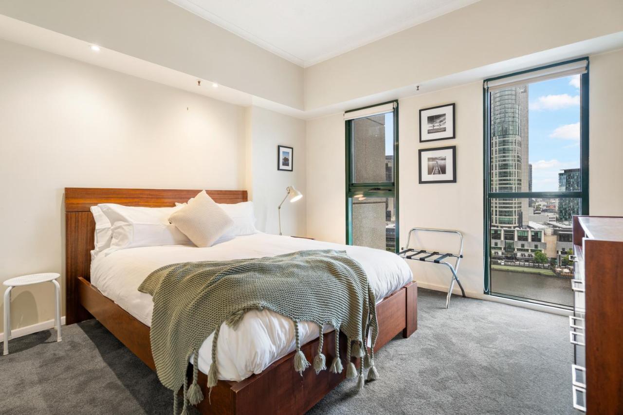 Spectacular River View On Flinders Street Apartment *