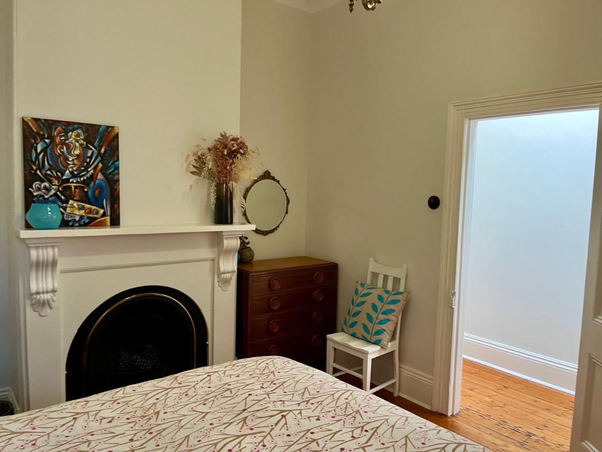 Lovely Victorian Terrace - Entire Holiday home Melbourne