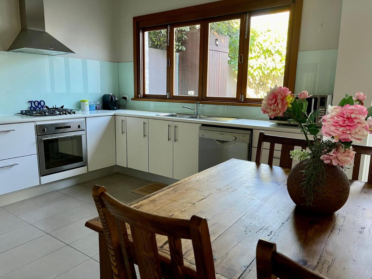Lovely Victorian Terrace - Entire Holiday home *