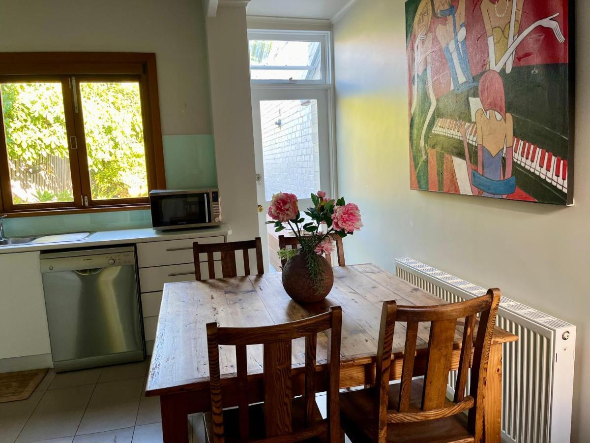 Lovely Victorian Terrace - Entire Holiday home Melbourne