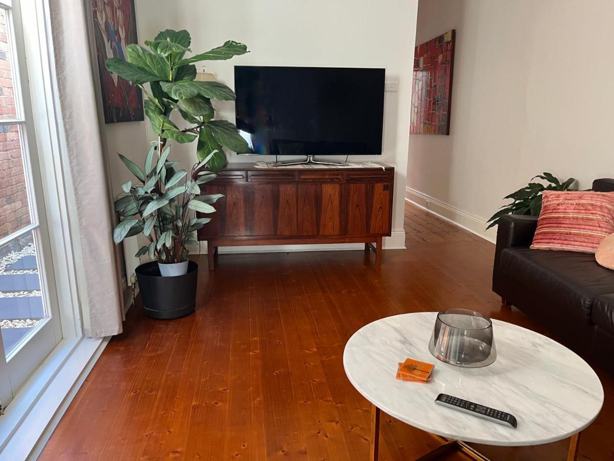 Lovely Victorian Terrace - Entire Melbourne